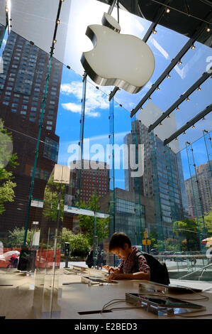 Vereinigte Staaten, New York City, Manhattan, Apple Store am Broadway Stockfoto