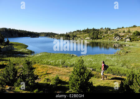 Frankreich, Pyrenäen Orientales, Capcir Region, Parc Naturel Regional des Pyrenäen Catalana (natürlichen regionalen Park der Pyrenäen Catalana), Wandern im Ortsbild See des Lacs des Bouillouses, Etangs du Carlit Etang Sec (die trockenen Teich) Stockfoto