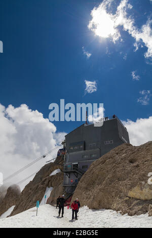 Italien, Venetien, Belluno Provinz, Dolomiten, UNESCO, Marmolada Zuflucht und Kabel Bergstation der Punta Rocca (3264 m) Stockfoto