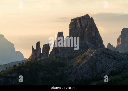 Italien, Venetien, Provinz Belluno, Dolomiten, Weltkulturerbe der UNESCO, vom Falzarego-Pass (2040 m), Cinque Torri Stockfoto