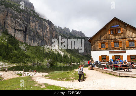 Italien, Venetien, Belluno Provinz, Dolomiten, UNESCO, Cortina d ' Ampezzo, See-Föderation, Croda da Lago Zuflucht (2046 m) Stockfoto