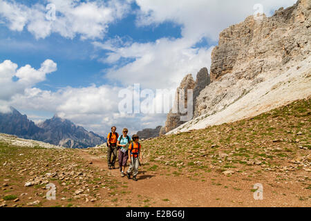 Italien, Venetien, Belluno Provinz, Dolomiten, UNESCO, San Vito di Cadore, Formin Pass (2462 m), Wandern rund um Croda da Lago Stockfoto