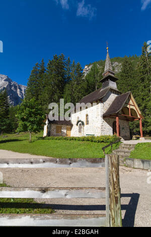 Italien, Trentino-Südtirol, Bozen Provinz, Dolomiten, UNESCO, Fanes Senes Prags natürlichen park, Kapelle der Pragser Wildsee Stockfoto