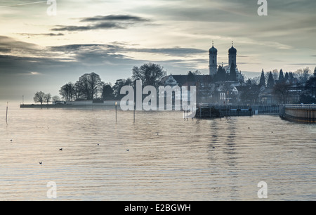 Bodensee (Bodensee) mit Schlosskirche (Kirche) von Friedrichshafen, Deutschland Stockfoto
