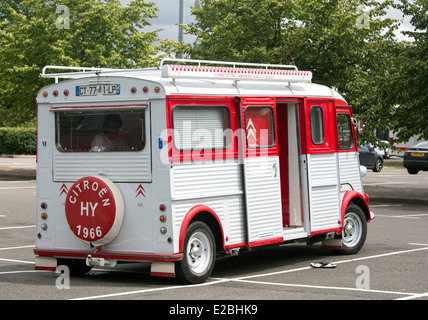 Citroen HY van 1966 mit Michelin Mann Maskottchen Stockfoto