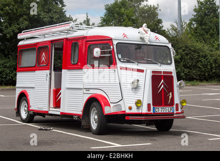 Citroen HY van 1966 mit Michelin Mann Maskottchen Stockfoto