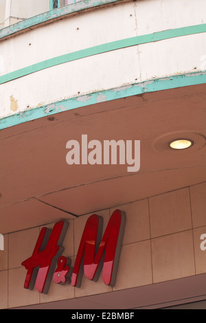 H & M Fassade auf Ladenfront im Bristol im Mai Stockfoto