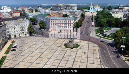 Luftaufnahme von Sophia Platz vom Glockenturm der St. Sophia Cathedral. Kiew, Ukraine Stockfoto
