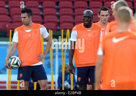 Porto Alegre, Brasilien. 17. Juni 2014. PORTO ALEGRE, RS, 17.06.2014: FIFA Fussball-Weltmeisterschaft Brasilien 2014 - Van Persie(e), während des Trainings vor dem Spiel gegen für die zweite Runde der Gruppe B der WM 2014 in Brasilien Australien gültig. : Bildnachweis Edu Andrade/Urbanandsport/NurPhoto: Edu Andrade/NurPhoto/ZUMAPRESS.com/Alamy Live-Nachrichten Stockfoto