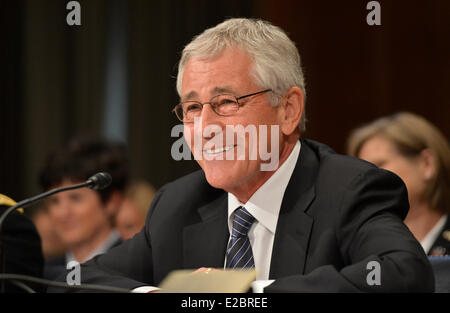US-Verteidigungsminister Chuck Hagel lächelt während Zeugnis vor dem Senat Subcommittee on US-Verteidigungsministerium auf Haushaltsvorschläge 18. Juni 2014 in Washington, DC. Stockfoto