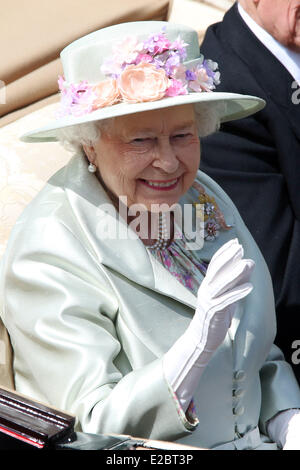 Ascot, Windsor, UK. 18. Juni 2014. Porträt von Königin Elisabeth die zweite. Ascot Racecourse. (Königin Elisabeth die Zweite, Portrait, Portraet, Royals, Porträt) 514D180614ROYALASCOT. JPG-Credit: Frank Sorge/Caro /Alamy Live-Nachrichten Stockfoto