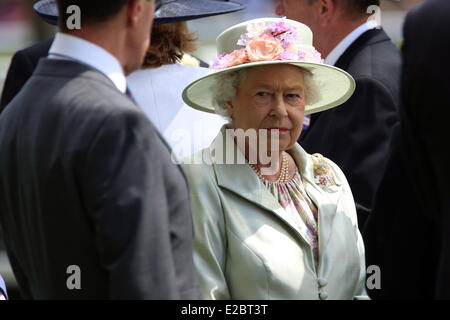 Ascot, Windsor, UK. 18. Juni 2014. Porträt von Königin Elisabeth die zweite. Ascot Racecourse. (Königin Elisabeth die Zweite, Portrait, Portraet, Royals, Porträt) 516D180614ROYALASCOT. JPG-Credit: Frank Sorge/Caro /Alamy Live-Nachrichten Stockfoto