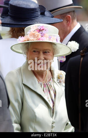 Ascot, Windsor, UK. 18. Juni 2014. Porträt von Königin Elisabeth die zweite. Ascot Racecourse. (Königin Elisabeth die Zweite, Portrait, Portraet, Royals, Porträt) 518D180614ROYALASCOT. JPG-Credit: Frank Sorge/Caro /Alamy Live-Nachrichten Stockfoto