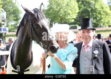 Ascot, Windsor, UK. 18. Juni 2014. Die Fuge mit Besitzer Sir Andrew Lloyd-Webber und seine Frau Madeleine Gurdon nach dem Gewinn der Prince Of Wales Stakes. Ascot Racecourse. (Pferd, Jockey, Fuge, Buick, Sieg, Besitzer, Webber, Gurdon, Frau) 567D180614ROYALASCOT. JPG-Credit: Frank Sorge/Caro /Alamy Live-Nachrichten Stockfoto