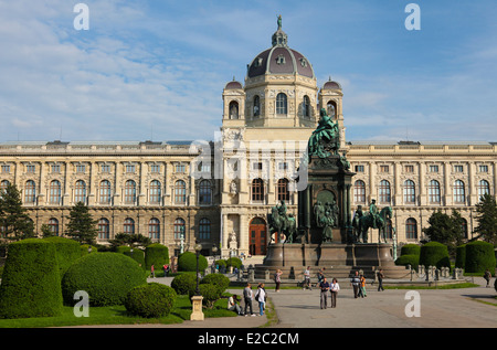 Wien, Österreich - 28. Mai 2010: Statue der Maria Theresa vor dem Kunsthistorischen Museum oder KHM in Wien, Österreich. Stockfoto