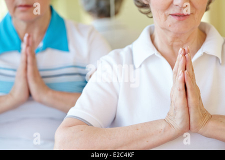 Jahre alt weiblich Yoga Übung für balance Stockfoto