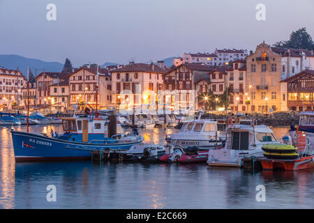 Frankreich, Pyrenees Atlantiques, Pays Basque, der Hafen von Saint Jean de Luz Stockfoto