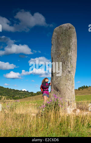 Frankreich, Lozere, die Causses und Cevennen, Kalkstein-Plateau südlich von Mont Lozere 154 Menhire verstreut, Trail Menhire Stockfoto