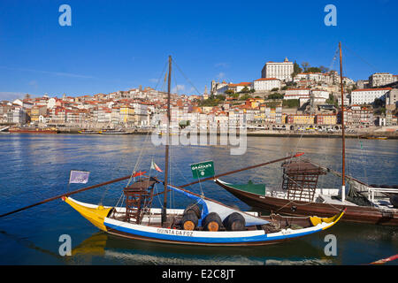 Portugal, Norte Region, Porto, Altstadt als Weltkulturerbe der UNESCO, der historischen Cais de Ribeira Bezirk aufgeführt, Barco Rabelo Boote früher Portwein auf dem Douro-Fluss zu transportieren Stockfoto