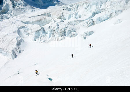 Abfahrt Richtung Le Pied du Col und Parc National des Ecrins, La Grave über dem Glacier de l ' Homme, Tour De La Meije, Hautes Alpes, Frankreich Stockfoto