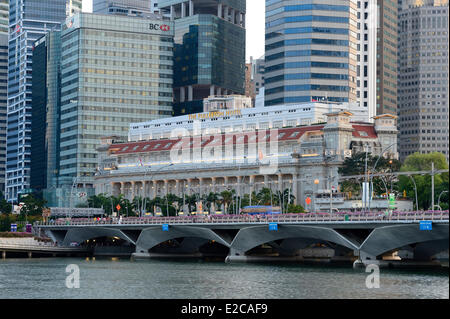 Singapur, Marina Bay, das Fullerton Hotel und dem Geschäftsviertel entfernt Stockfoto