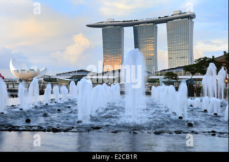 Singapur, Marina Bay, das Hotel Marina Bay Sands eröffnet im Jahr 2010 vom Architekten Moshe Safdie Stockfoto