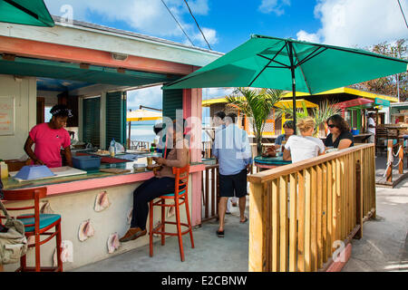 Bahamas, Harbour Island Queen Conch Restaurant bekannt für seine Muschel-Salate Stockfoto