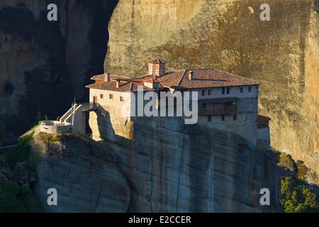 Griechenland, Thessalien, Meteora Klöster Komplex als Weltkulturerbe der UNESCO, Kloster Roussanou aufgeführt Stockfoto