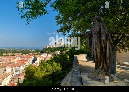 Frankreich, Herault, Beziers, Blick auf die Vororte der Stadt seit den Platz Saint-Jacques mit einer Bronze-Statue der Jungfrau Maria in Stockfoto