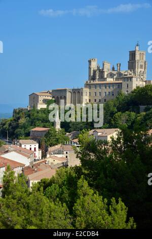 Frankreich, Herault, Beziers, Blick auf die Vororte der Stadt seit den Platz Saint-Jacques mit der Kathedrale Saint-Nazaire aus dem 13. Jahrhundert im Hintergrund Stockfoto