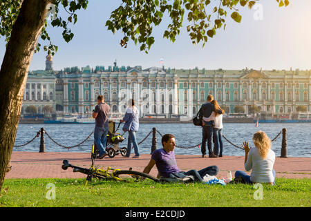 Russland, St. Petersburg, als Weltkulturerbe der UNESCO, Blick auf den Winterpalast und die Newa aufgeführt Stockfoto