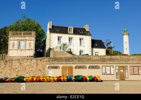 Frankreich, Finistere, Benodet, Coq Strand und Leuchtturm von Bénodet (oder Feuer der Pyramide) Stockfoto