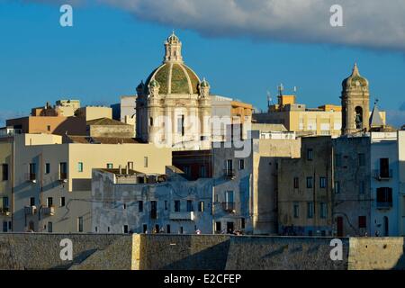 Italien, Sizilien, Trapani, Altstadt, alte Stadt an der Küste mit der Kathedrale von San Lorenzo aus dem 15. Jahrhundert in den Hintergrund-Blick von der Festung Conca Stockfoto