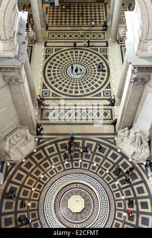 Frankreich, Paris, das Pantheon, das Foucaultsche Pendel unter der Kuppel im Kirchenschiff Stockfoto