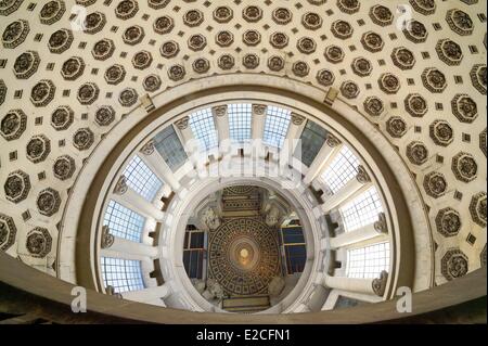 Frankreich, Paris, das Pantheon, das Foucaultsche Pendel unter der Kuppel im Kirchenschiff Stockfoto