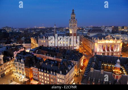 Frankreich, Nord, Lille, Glockenturm der Industrie-und Handelskammer und Industrie Oper und Grand Place bei Nacht aus dem Riesenrad gesehen richten Sie für Weihnachten Stockfoto