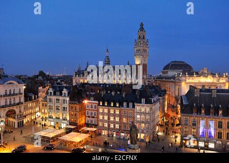 Frankreich, Nord, Lille, Glockenturm der Industrie-und Handelskammer und Industrie und Grand Place aus Riesenrad eingerichtet für Weihnachten Stockfoto