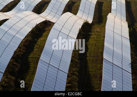 Frankreich, Alpes de Haute Provence, Les Mees, Plateau von Puimichel, Photovoltaik-Park von Enfinity, auf der 36ha implantiert entwickelt Verständnis 79 000 Module von einer Leistung von 18,2 MW Stockfoto