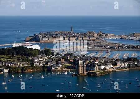 Frankreich, Ille et Vilaine, Côte Emeraude (Costa Smeralda), Saint-Malo, Saint-Servan-District, Hafen und Tour Solidor, der Turm im Jahre 1382 Sheletrs Musee International du lange Cours Cap Hornier (International Museum of Cape Horner für Langstrecken-Segeln) (Luftbild) Stockfoto