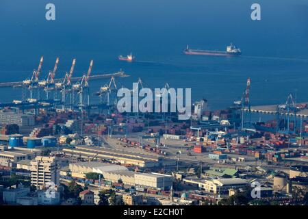 Israel, Haifa, Innenstadt und den Hafen vom Berg Karmel Stockfoto