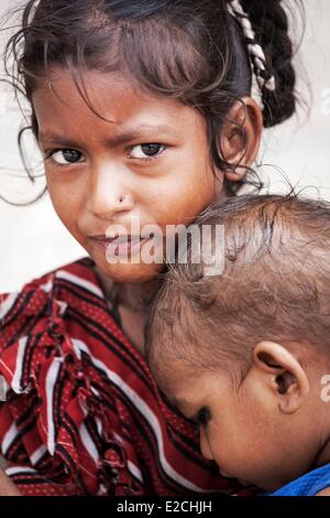 Nepal, Kathmandu-Tal, als Weltkulturerbe der UNESCO, Kathmandu, Porträt von einem Straßenkinder aufgeführt Stockfoto