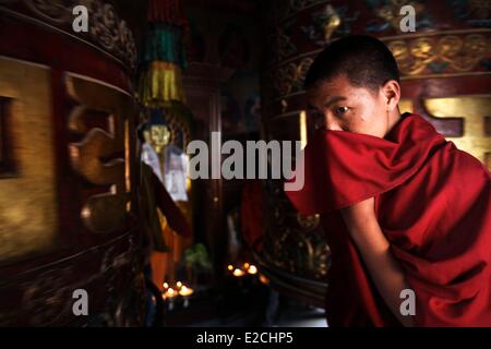 Nepal, Kathmandu-Tal, als Weltkulturerbe der UNESCO, Kathmandu, jungen Mönch an der Stupa Bodhnath aufgeführt Stockfoto