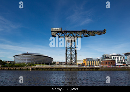 SSE Hydro-Arena und Finnieston Kran in Glasgow auf dem River Clyde Stockfoto