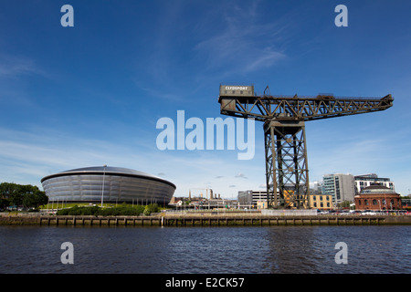 SSE Hydro-Arena und Finnieston Kran in Glasgow auf dem River Clyde Stockfoto
