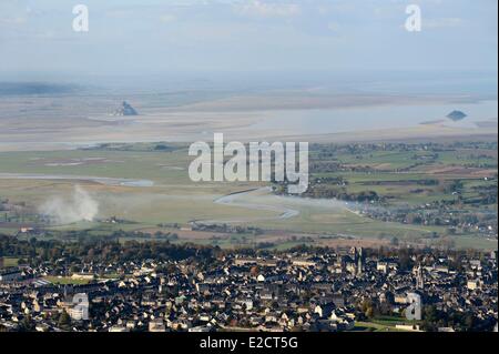 Frankreich Manche Bucht des Mont Saint Michel aufgeführt bei Ebbe und der Stadt als Weltkulturerbe durch die UNESCO Mont Saint Michel Stockfoto