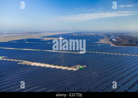 Frankreich-Eure et Loir Crucey Dörfer ältesten NATO Airbase umgewandelt in eine Solarstromanlage zu Pflanzen, eine der größten Photovoltaik Stockfoto