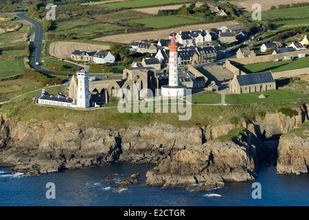 Frankreich Finistere Iroise Sea Pointe Saint Mathieu Leuchtturm St. Mathieu de feine Terre Abtei und Semaphore (Luftbild) Stockfoto