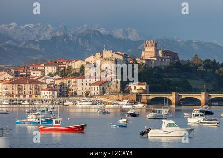 Spanien Kantabrien San Vicente De La Barquera und die Picos de Europa Stockfoto