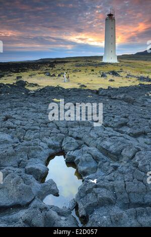 Island-Halbinsel Snaefellsnes Nationalpark der Snaefellsjoekull Leuchtturm am Fuße eines Feldes der Lava des Vulkans Stockfoto