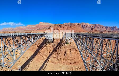 USA Arizona Glen Canyon National Recreation Area in der Nähe von Page-alte und neue Navajo-Brücke über den Colorado River Stockfoto